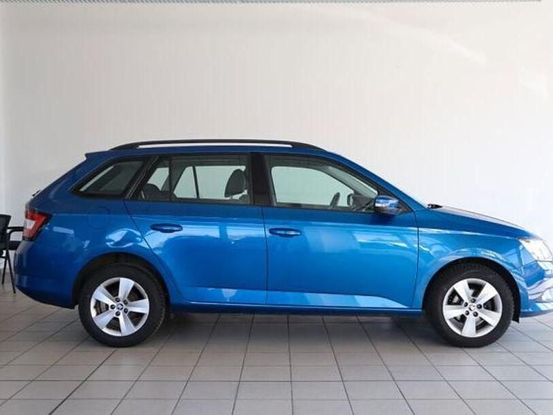 Gebraucht Skoda Fabia Ambition 95 PS (69 kW) 2017 Raceblau metallic Kombi