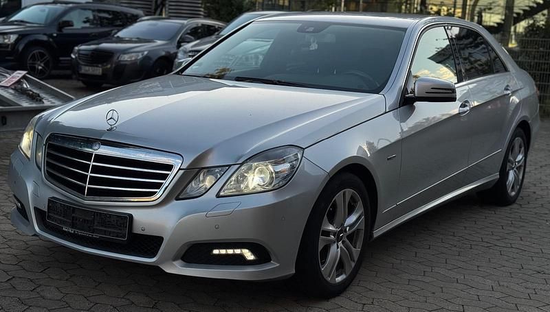 Silber Gebraucht 2009 Mercedes E220 Avantgarde Limousine | 5.500 € (Superpreis) - Bild 1/4