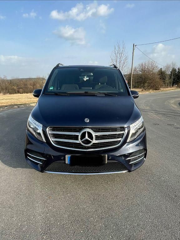 Gebraucht Mercedes V250 AMG line 190 PS (139 kW) 2017 Blau Van / Kleinbus