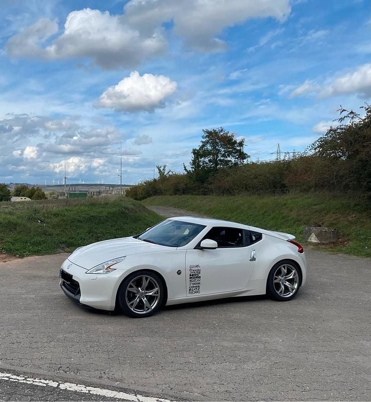 Weiß Gebraucht 2009 Nissan 370Z Coupé | 22.999 € (Guter Preis) - Bild 1/4
