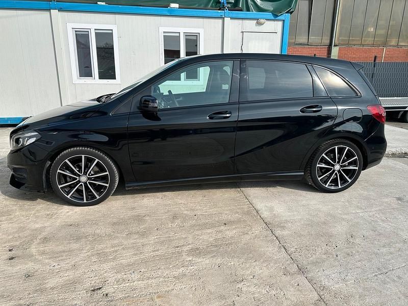 Gebraucht Mercedes B200 136 PS (100 kW) 2017 Schwarz Van / Kleinbus