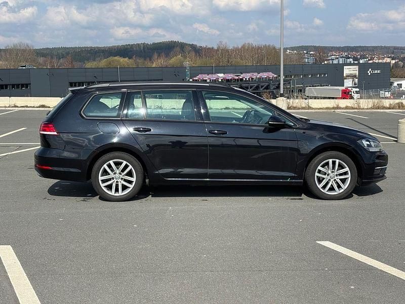 Gebraucht VW Golf VII Comfortline 116 PS (85 kW) 2018 Schwarz Kombi