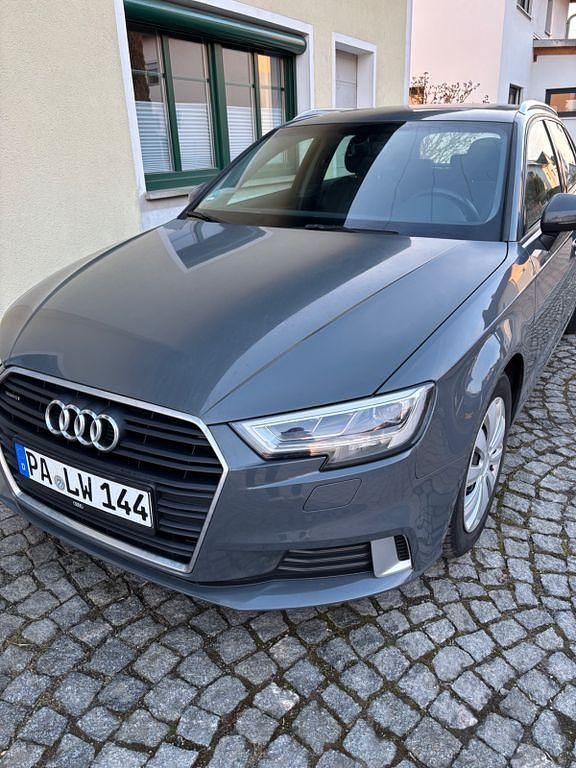Gebraucht Audi A3 Design 150 PS (110 kW) 2016 Grau Limousine