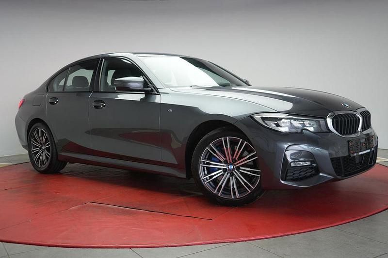 Grau Gebraucht 2020 BMW 330e M Sport Limousine | 27.490 € (Guter Preis) - Bild 1/4