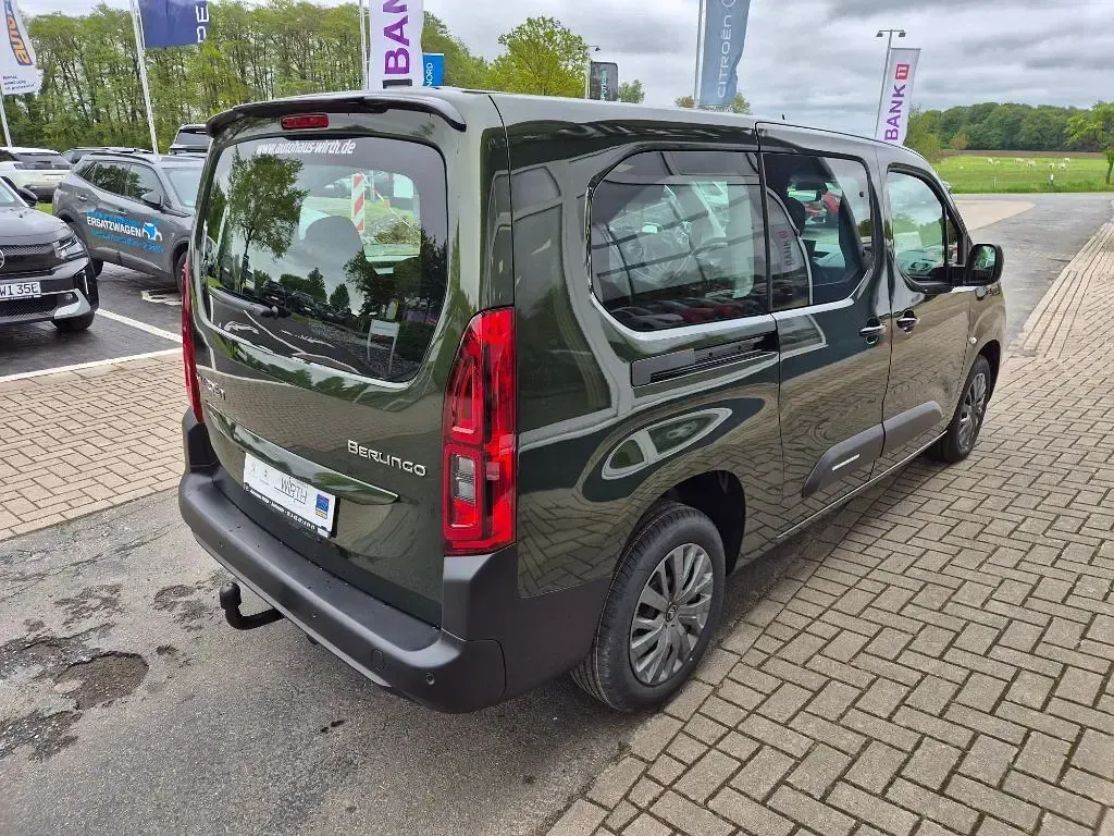 Neu Citroën Berlingo 131 PS (96 kW) 2026 Grün Van / Kleinbus