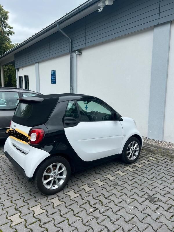Weiß Gebraucht 2017 Smart ForTwo Cabrio Cabrio | 9.800 € (Fairer Preis) - Bild 1/1