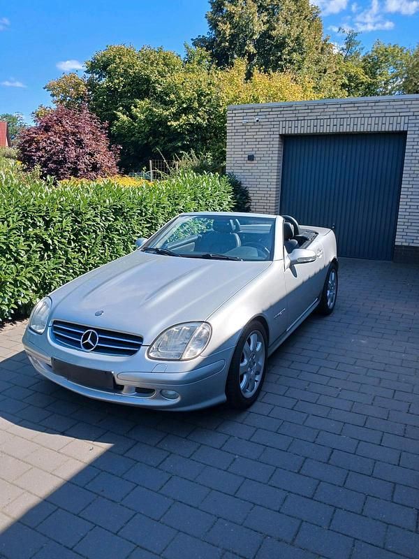 Silber Gebraucht 2002 Mercedes SLK230 Cabrio | 6.250 € (Etwas zu teuer) - Bild 1/4