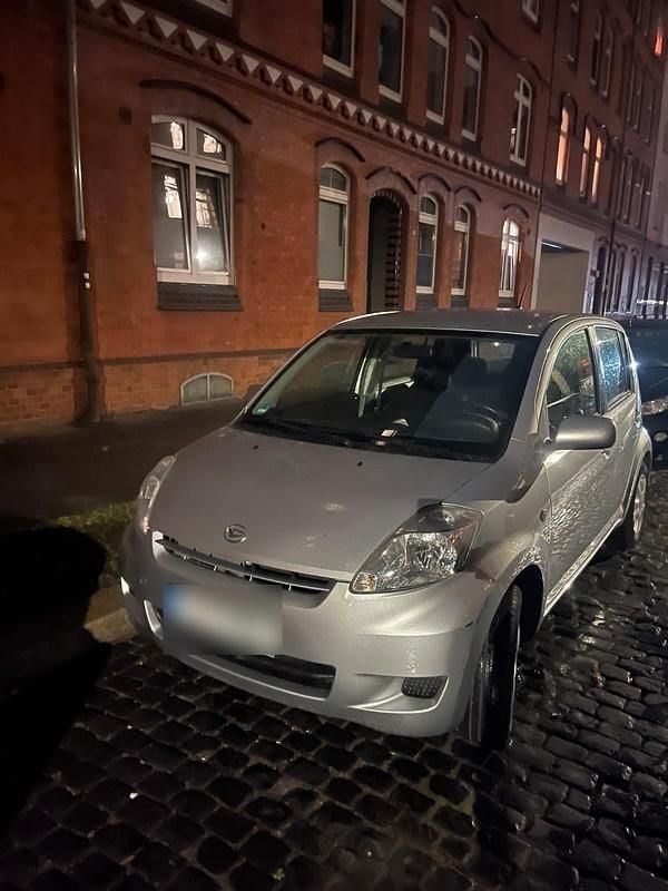 Gebraucht Daihatsu Sirion 69 PS (50 kW) 2008 Silber Kleinwagen