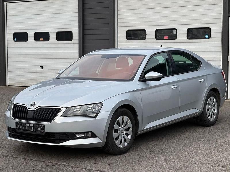 Silber Gebraucht 2016 Skoda Superb Active Limousine | 9.500 € (Fairer Preis) - Bild 1/4