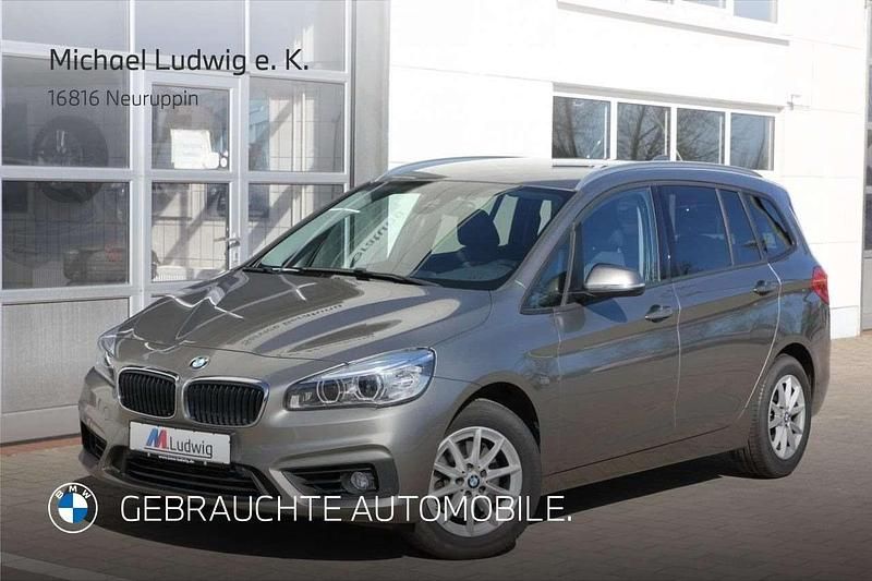 Gebraucht BMW 218 Advantage 136 PS (100 kW) 2018 Platinsilber Van / Kleinbus