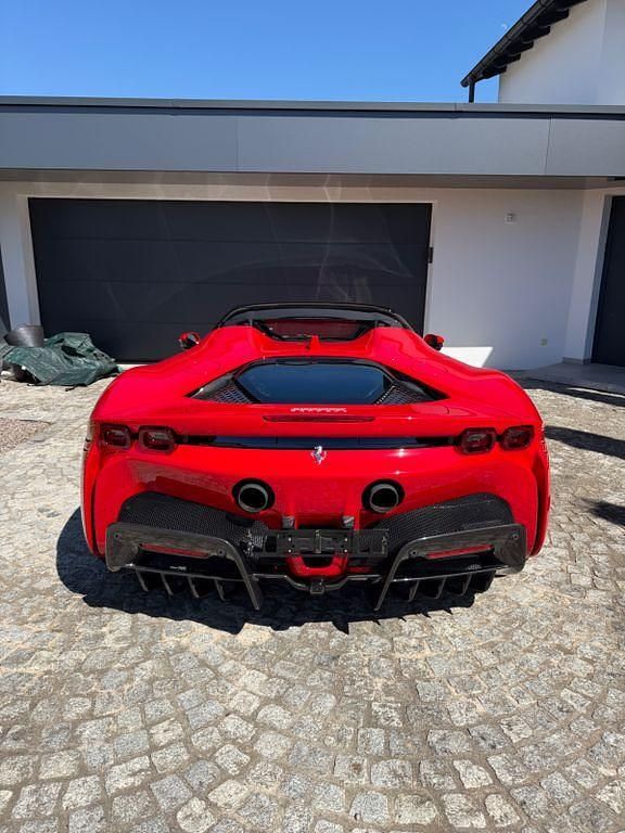 Second-hand Ferrari SF90 999 CP (734 kW) 2024 Roșu Cabrio