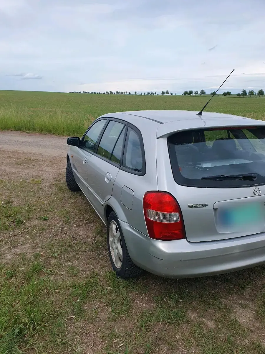 Gebraucht Mazda 323F 2001 Silber Limousine