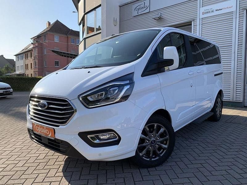 Frostweiß Gebraucht 2023 Ford Tourneo Titanium X Van / Kleinbus | 39.940 € (Guter Preis) - Bild 1/4