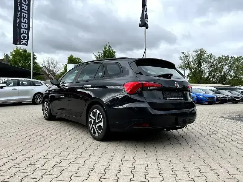 Usado Fiat Tipo Easy 120 CV (88 kW) 2016 Azul Familiar