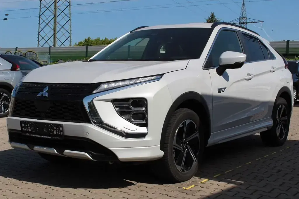 Gebraucht Mitsubishi Eclipse Cross Plus 188 PS (138 kW) 2022 Weiß SUV