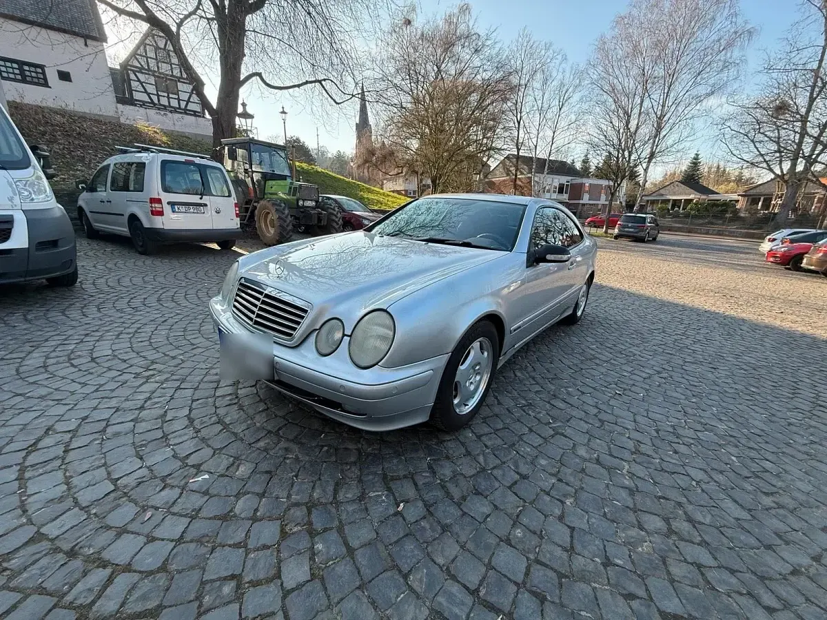 Gebraucht Mercedes CLK320 218 PS (160 kW) 2000 Silber Coupé