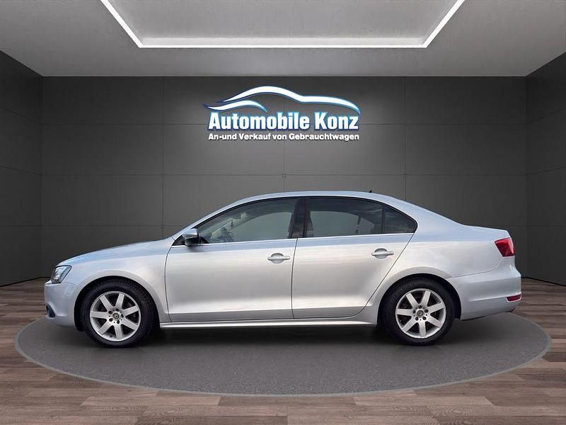 Gebraucht VW Jetta Highline 140 PS (102 kW) 2012 Silber Limousine