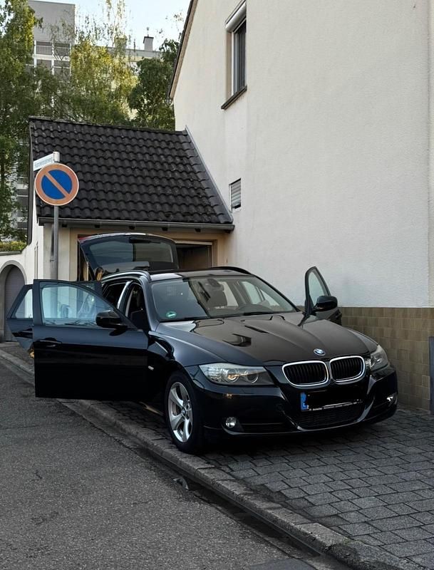 Gebraucht BMW 320 Efficient Dynamics 163 PS (119 kW) 2011 Schwarz Kombi