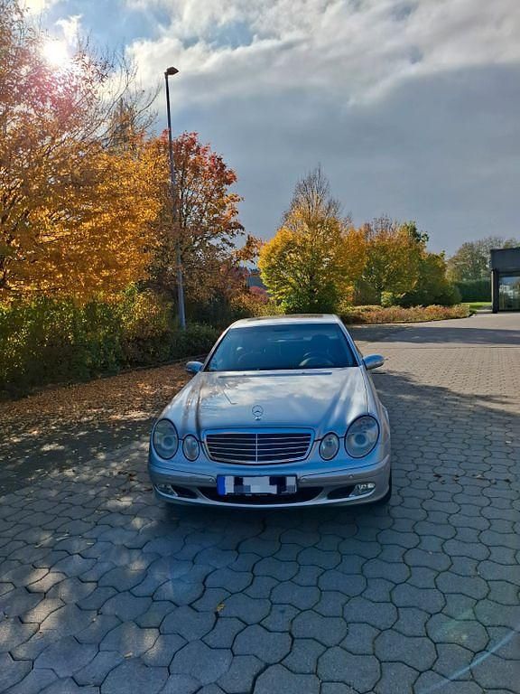Gebraucht Mercedes E200 Classic 122 PS (89 kW) 2003 Silber Limousine