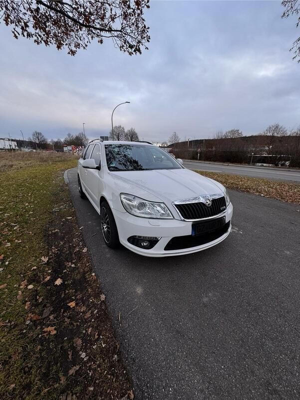 Weiß Gebraucht 2011 Skoda Octavia Kombi | 5.700 € (Guter Preis) - Bild 1/4