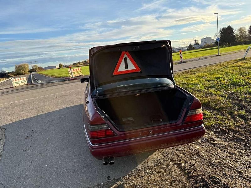 Gebraucht Mercedes E320 220 PS (161 kW) 1995 Rot Coupé