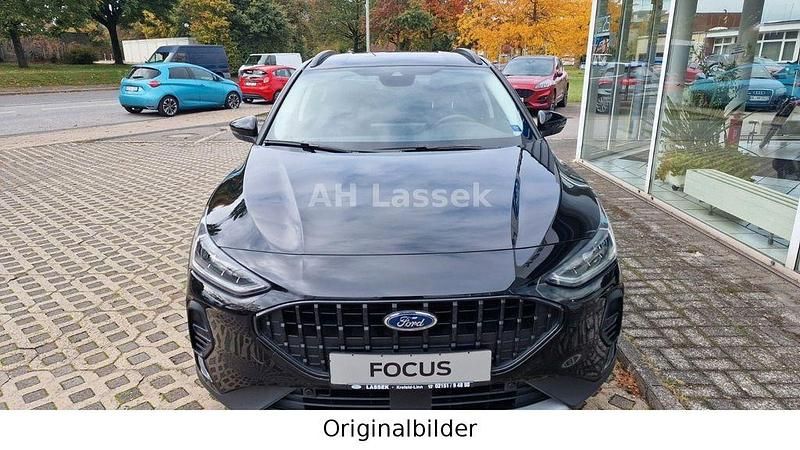 Agate black (metallic) Gebraucht 2024 Ford Focus Active X Limousine | 25.999 € (Fairer Preis) - Bild 1/4