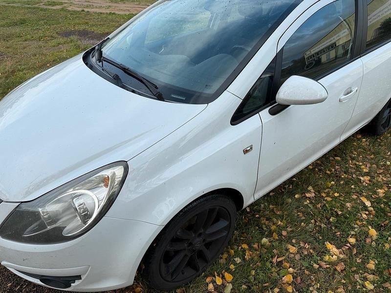 Weiß Gebraucht 2010 Opel Corsa Kleinwagen | 999 € (Superpreis) - Bild 1/4