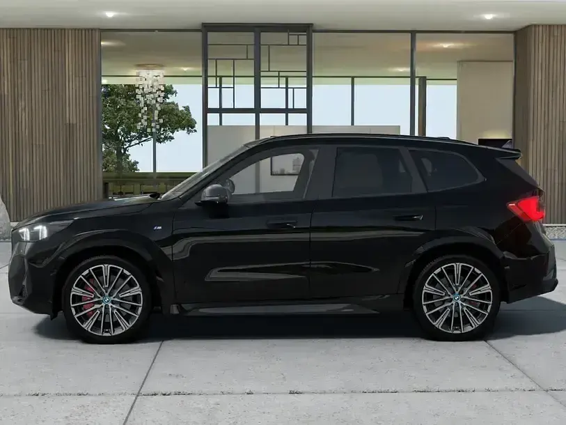 Gebraucht BMW iX1 Performance 230 kW (313 PS) 2024 Black sapphire (schwarz) SUV