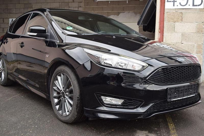 Gebraucht Ford Focus ST-Line 125 PS (91 kW) 2017 Schwarz Limousine