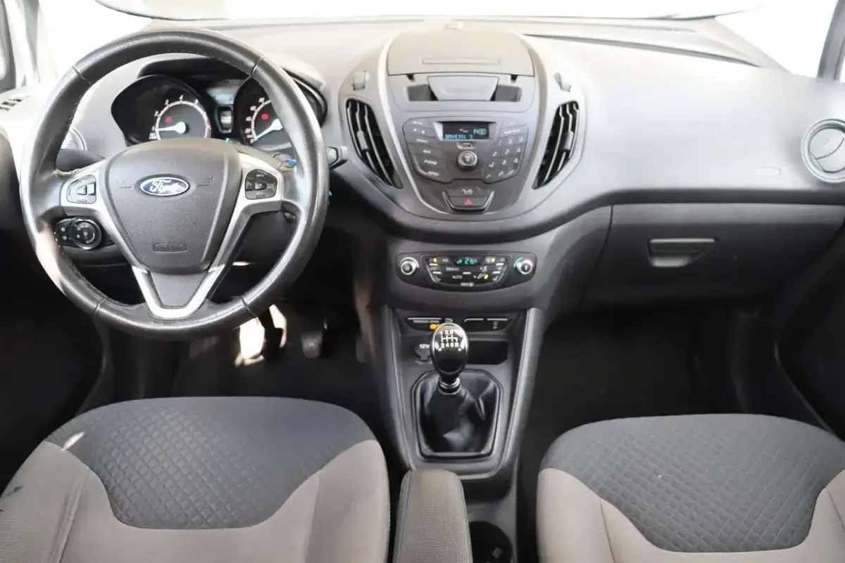 Gebraucht Ford Tourneo Courier 101 PS (74 kW) 2019 Frostweiß Van / Kleinbus