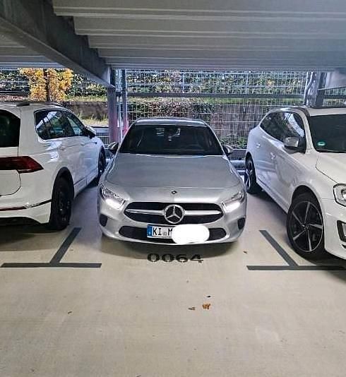 Grau Gebraucht 2019 Mercedes A180 AMG Limousine | 15.600 € (Superpreis) - Bild 1/4