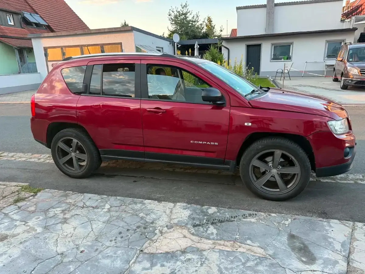 Gebraucht Jeep Compass 136 PS (100 kW) 2012 Rot SUV