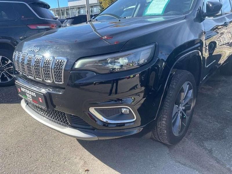 Diamond black crystal p/c Gebraucht 2020 Jeep Cherokee Overland SUV | 28.900 € (Teuer) - Bild 1/4