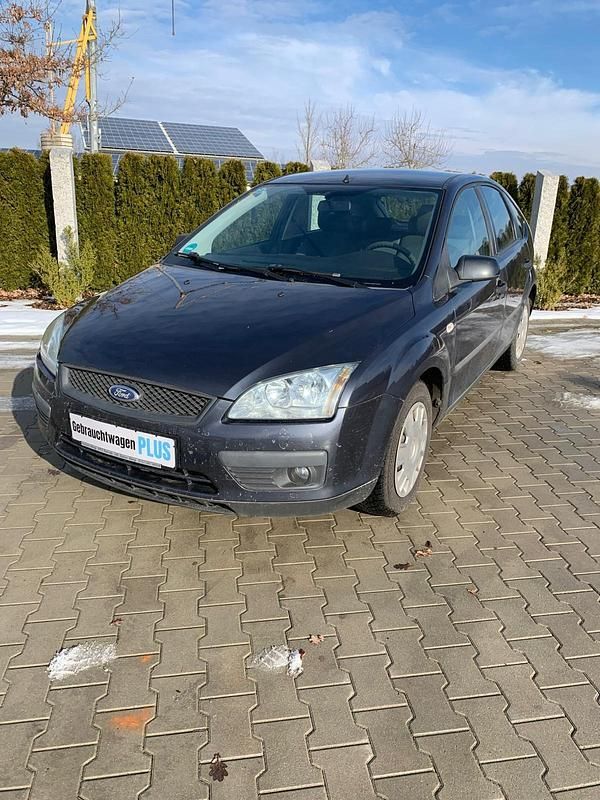 Grau Gebraucht 2006 Ford Focus Kleinwagen | 1.900 € - Bild 1/4