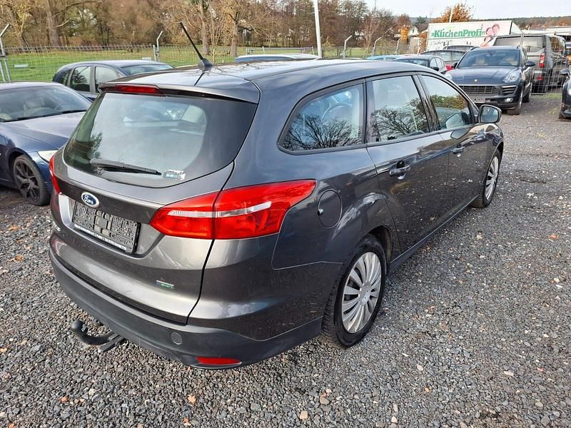 Gebraucht Ford Focus Business Edition 125 PS (91 kW) 2017 Grau Kombi