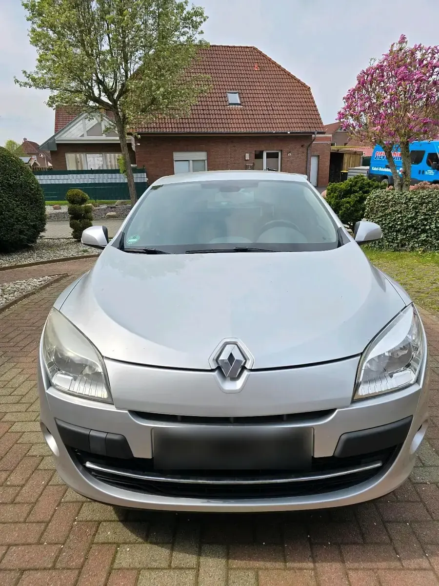 Gebraucht Renault Mégane 100 PS (73 kW) 2009 Silber Limousine