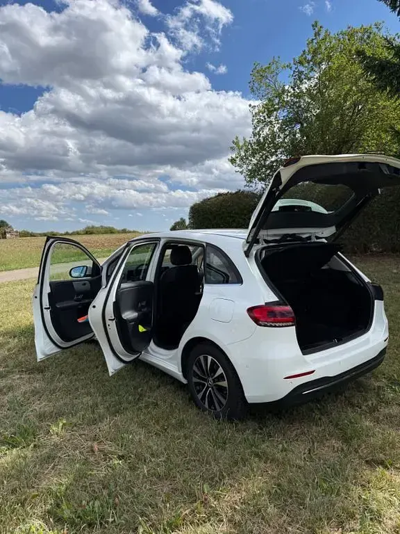 Gebraucht Mercedes B180 Style 136 PS (100 kW) 2021 Silber Kleinwagen