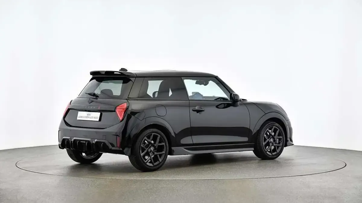 Gebraucht Mini John Cooper Works 204 PS (150 kW) 2024 Schwarz Kleinwagen