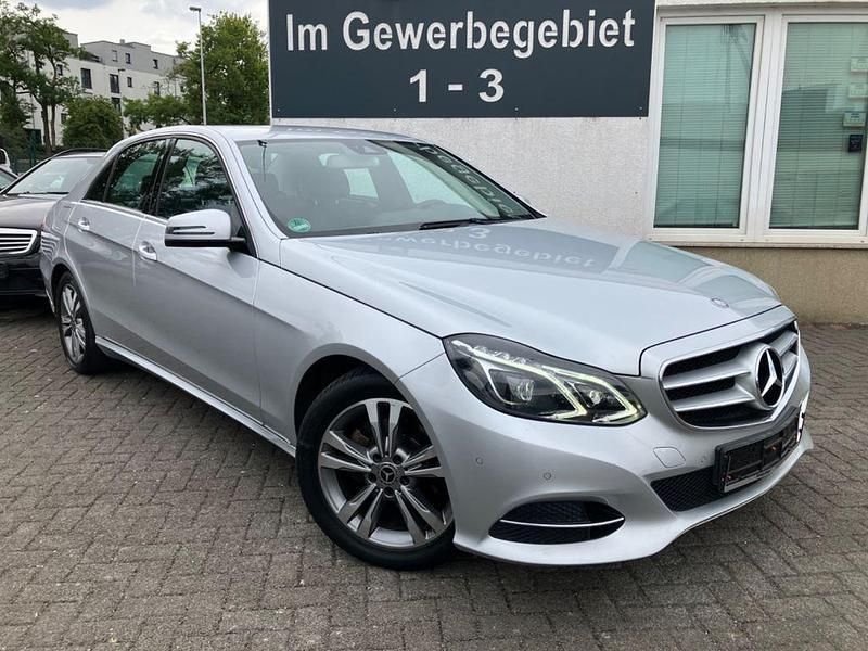 Silber Gebraucht 2014 Mercedes E220 Avantgarde Limousine | 14.800 € (Fairer Preis) - Bild 1/4