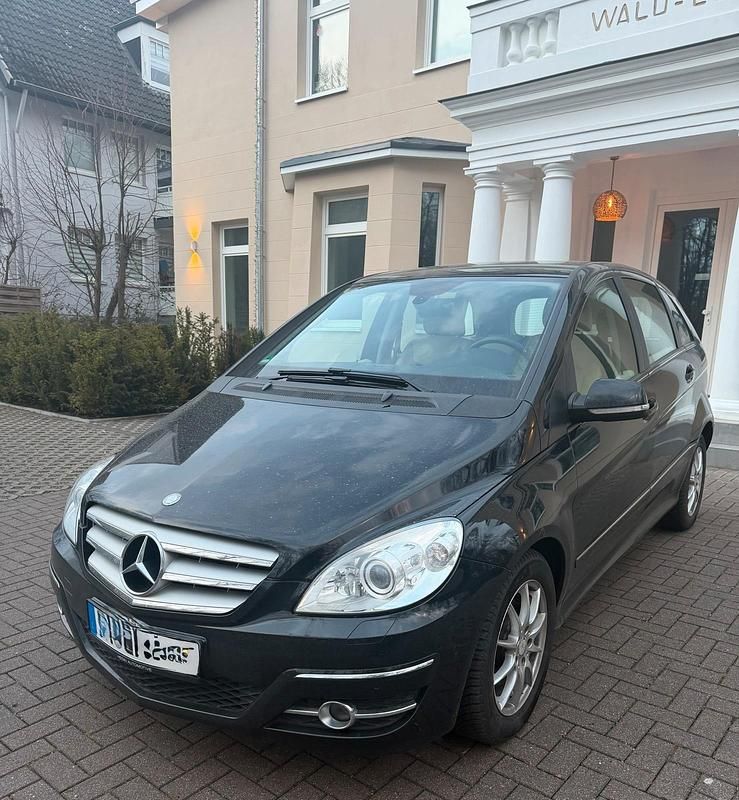 Gebraucht Mercedes B200 140 PS (102 kW) 2010 Schwarz Van / Kleinbus