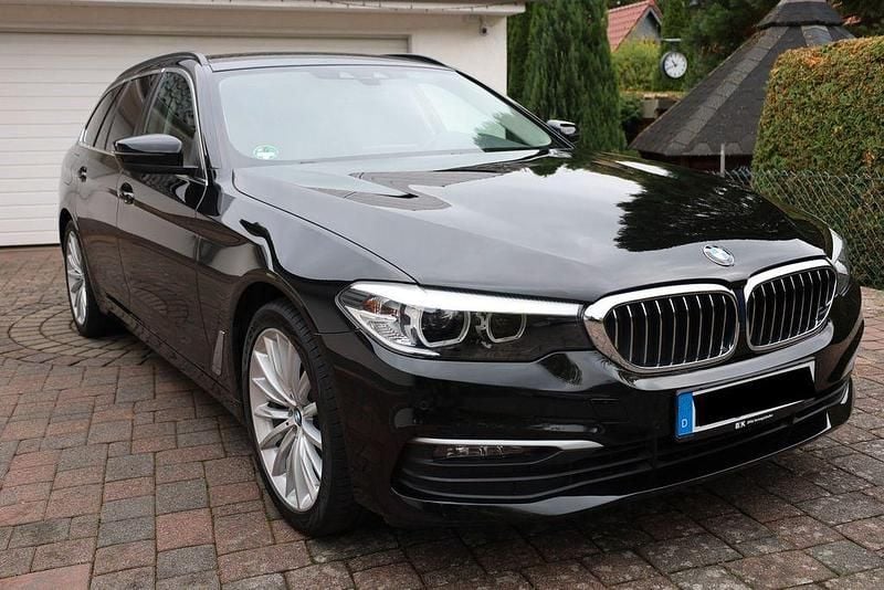 Schwarz Gebraucht 2019 BMW 520 Kombi | 25.900 € (Fairer Preis) - Bild 1/4