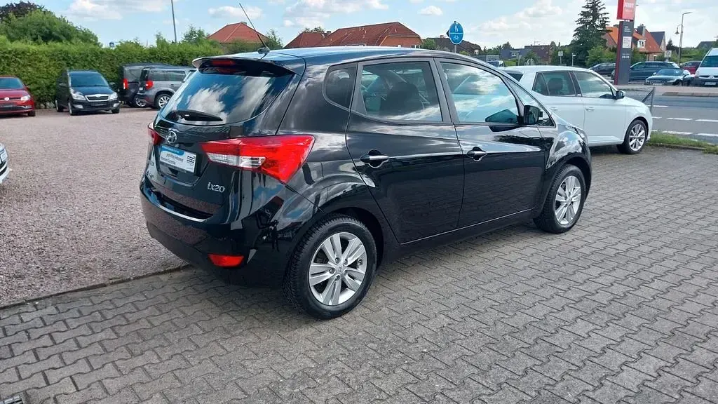Gebraucht Hyundai ix20 Edition 90 PS (66 kW) 2015 Schwarz Kleinwagen