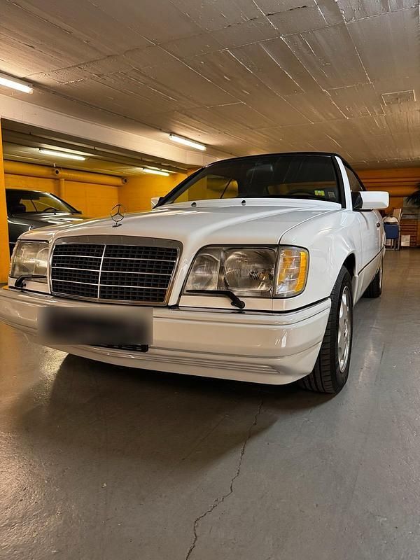 Weiß Gebraucht 1994 Mercedes E320 Classic Cabrio | 27.800 € - Bild 1/4