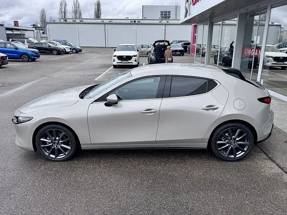 Neu Mazda 3 Exclusive 140 PS (102 kW) 2026 Beige Limousine