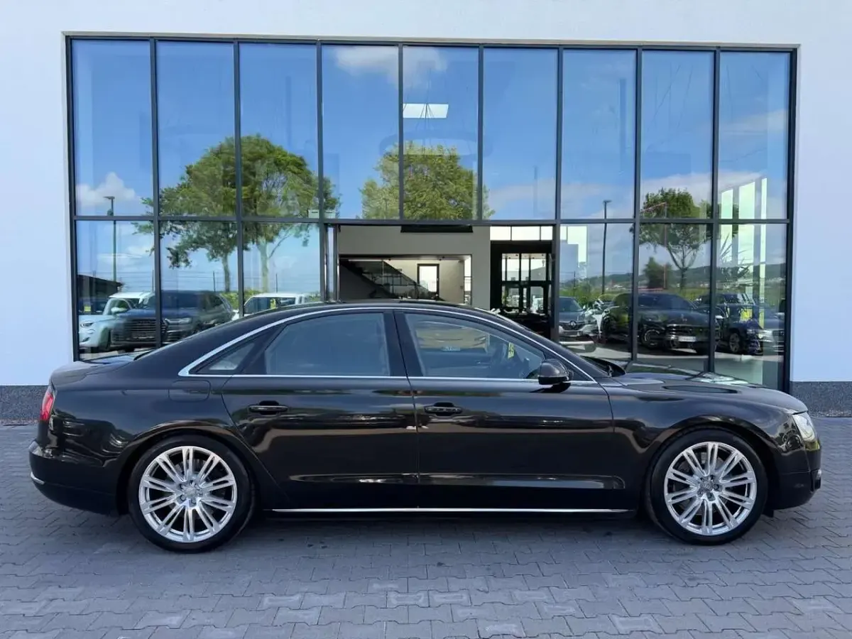 Gebraucht Audi A8 Ambiente 371 PS (272 kW) 2010 Havannaschwarz Limousine