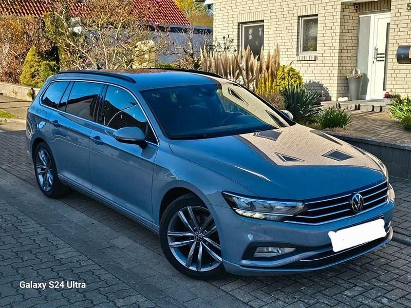 Gebraucht VW Passat R-line 200 PS (147 kW) 2022 Grau Kombi