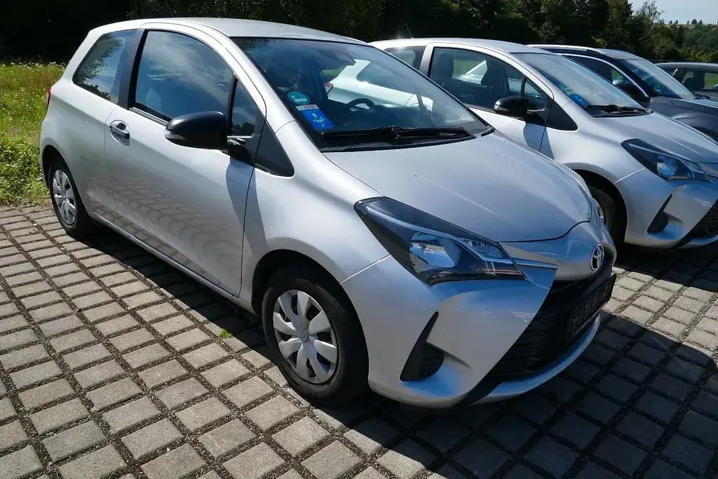 Gebraucht Toyota Yaris 72 PS (52 kW) 2018 Silber Kleinwagen