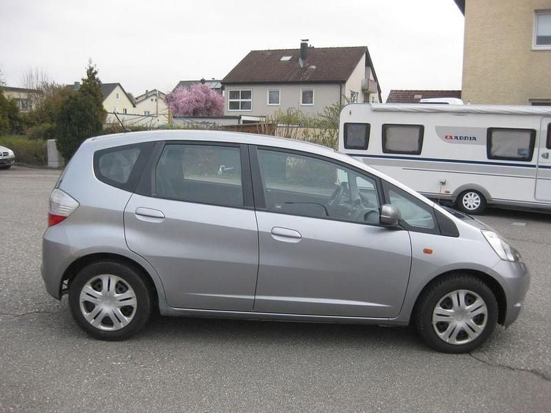 Gebraucht Honda Jazz Trend 90 PS (66 kW) 2011 Silber Kleinwagen