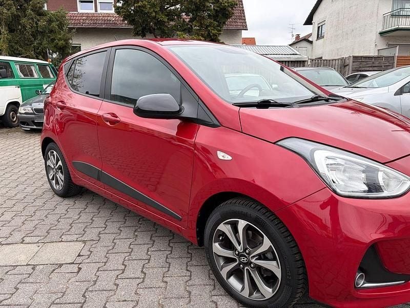Gebraucht Hyundai i10 Passion Plus 87 PS (63 kW) 2018 Red passion / mic Kleinwagen