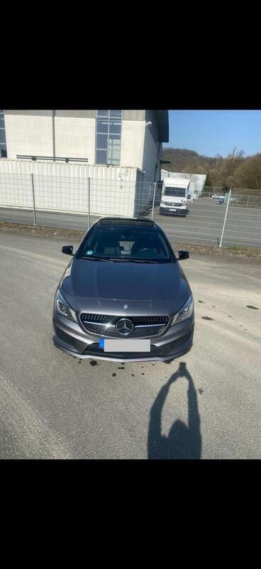 Grau Gebraucht 2014 Mercedes CLA200 AMG line Coupé | 10.800 € (Superpreis) - Bild 1/4